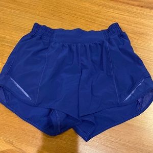 a little darker than they look in this picture…between navy and royal, 4 inch